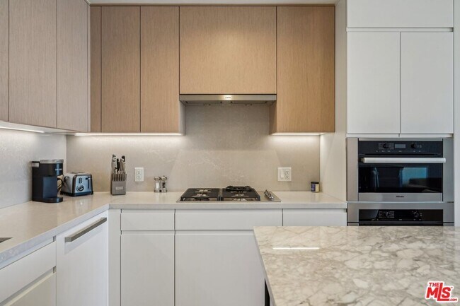 Building Photo - 877 Francisco St