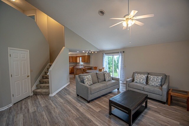Building Photo - 4060 Pine Dr