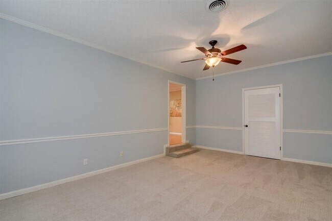 Building Photo - 3649 Lynnwood Dr