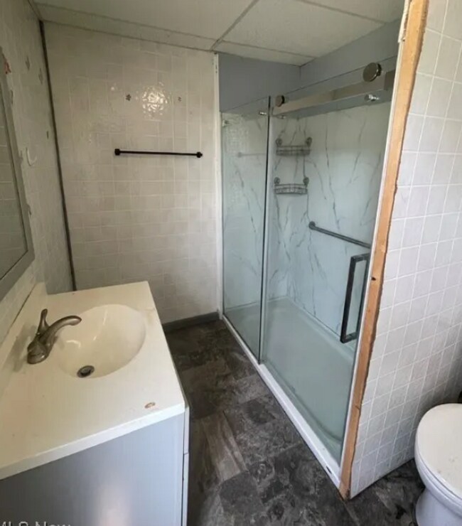 Building Photo - Comfortable  3-Bedroom Home in Cleveland