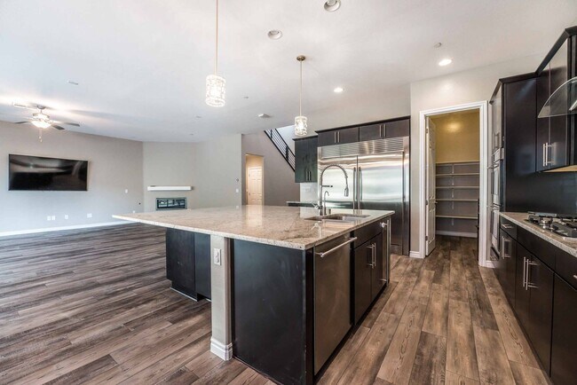 Building Photo - A stunning 4 Bedroom home nestled in the prestigious community in Henderson!