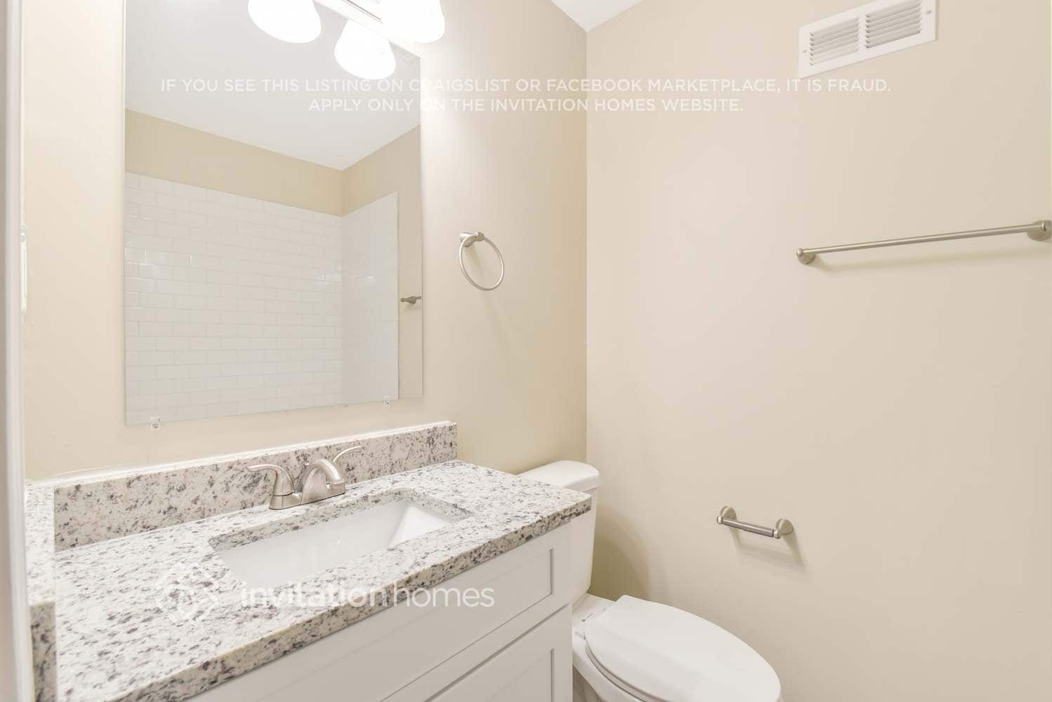 Building Photo - 3332 Bonneville Dr