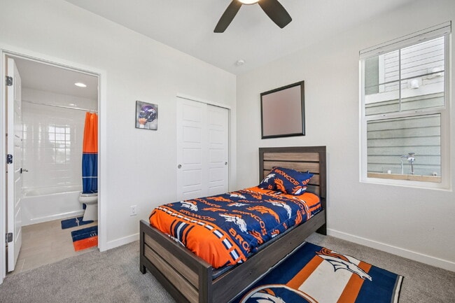 Building Photo - "Experience Spacious Comfort: 4-Bed, 3.5-Bath Retreat on Gladshine Drive!"