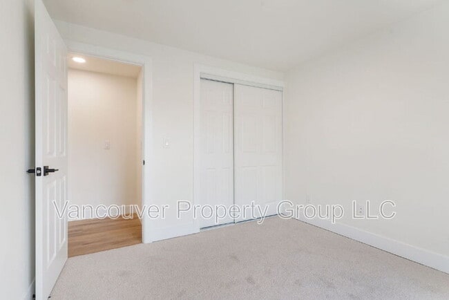 Building Photo - 819 SE Olympia Dr