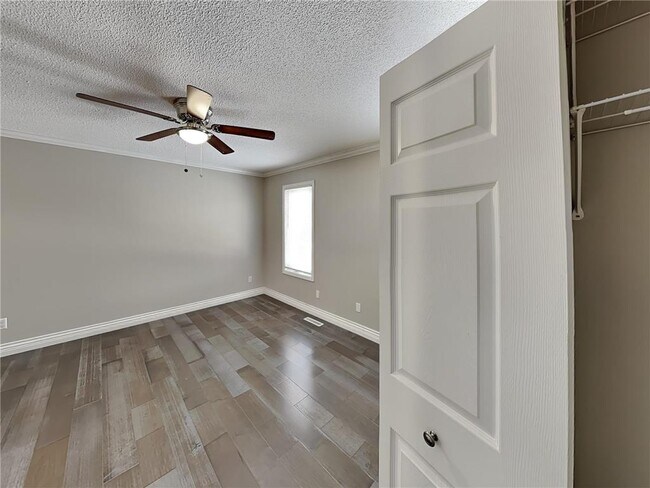 Building Photo - 11893 Dunhill Rd