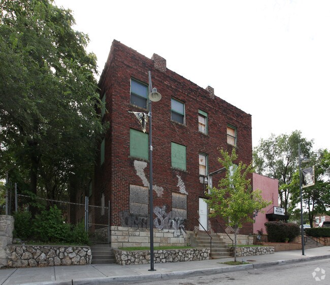 1821 Highland Ave 1821 Highland Ave Kansas City MO 64108 Apartment