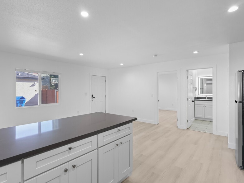 Building Photo - 8828 Chimineas Ave