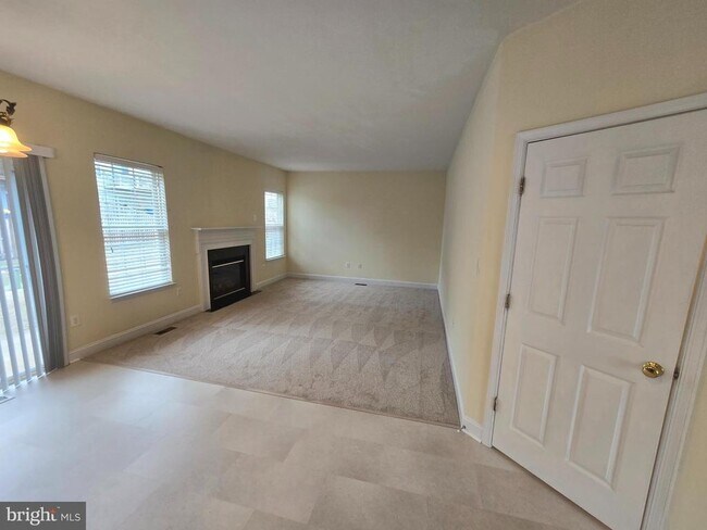 Building Photo - 116 Douglas Dr