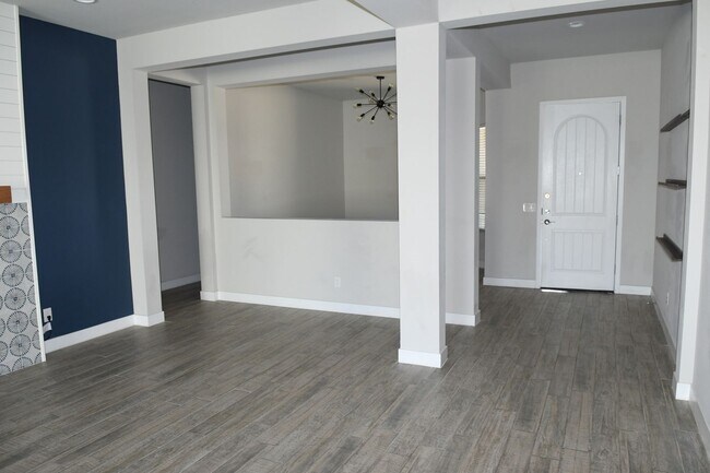 Building Photo - 7031 N 85th Ln