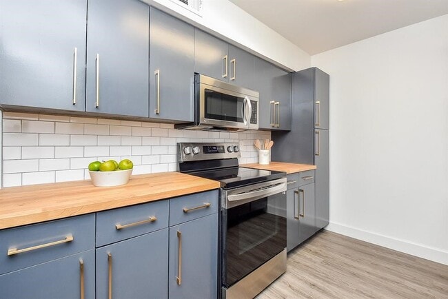 Building Photo - 357 N Post Oak Ln