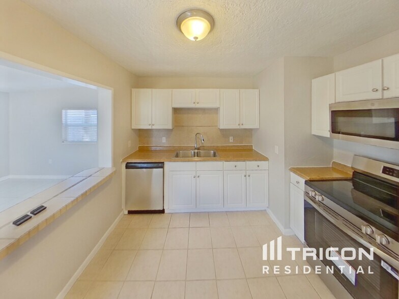 Building Photo - 7000 Brentford Rd