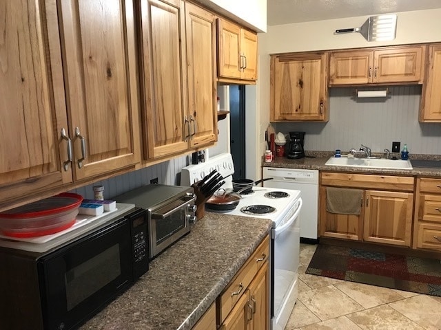 Building Photo - Beautiful single level home with fenced yard