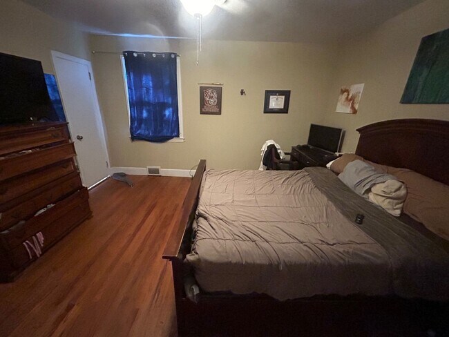 Building Photo - 4826 Kilbourne Rd