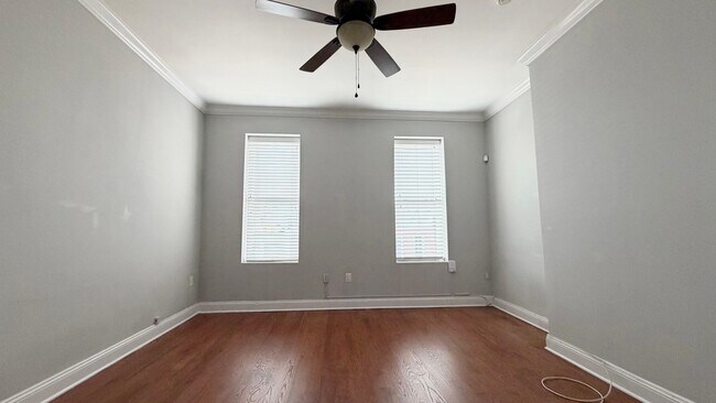 Building Photo - 807 Garden St