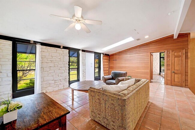 Building Photo - 445 Bendigo Ln