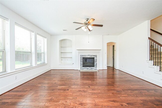 Building Photo - 8127 Caroline Ridge Dr