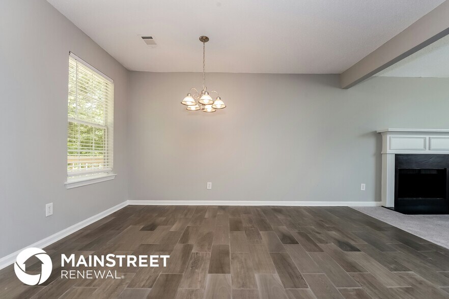 Building Photo - 3379 Creekview Dr