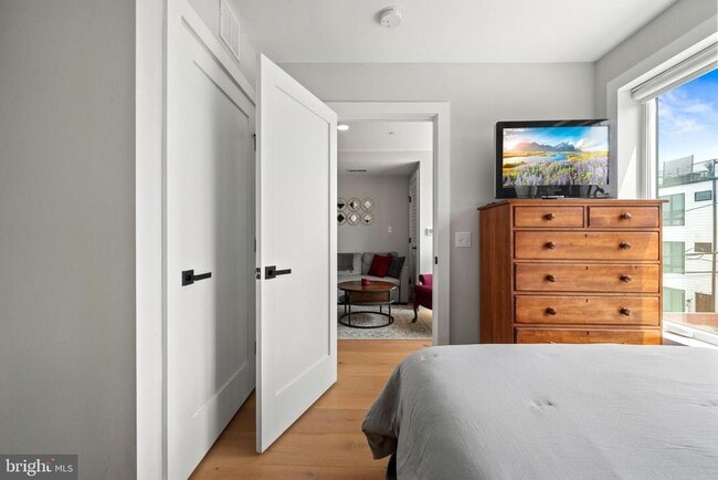 Building Photo - 919 12th St NE