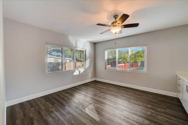 Building Photo - 1701 E Henry Ave