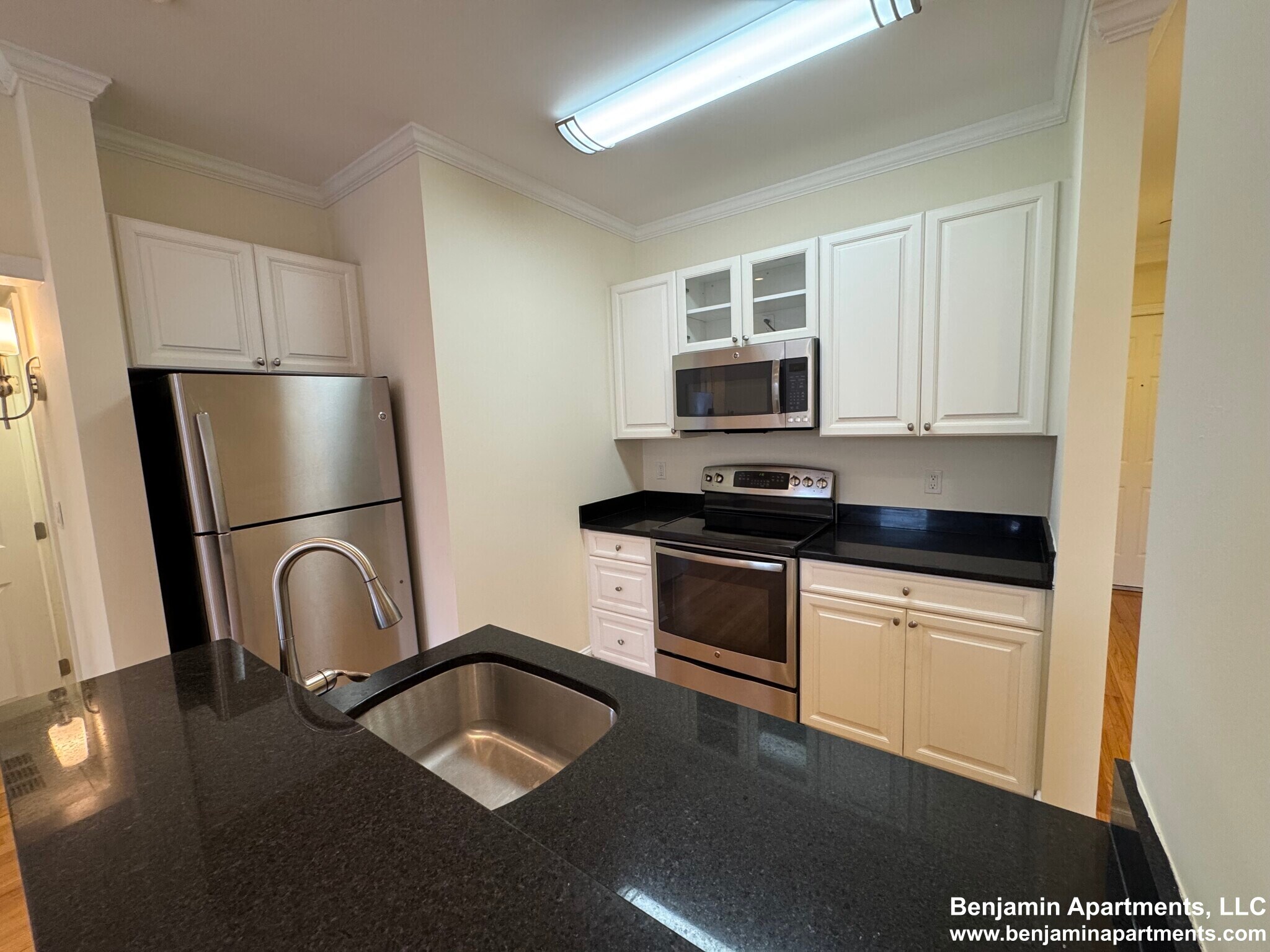 Building Photo - 5 Chauncy St