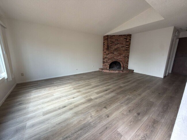 Building Photo - 14814 N 59th Dr