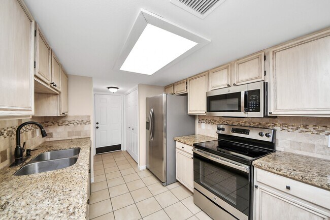 Building Photo - 7821 Theissetta Dr
