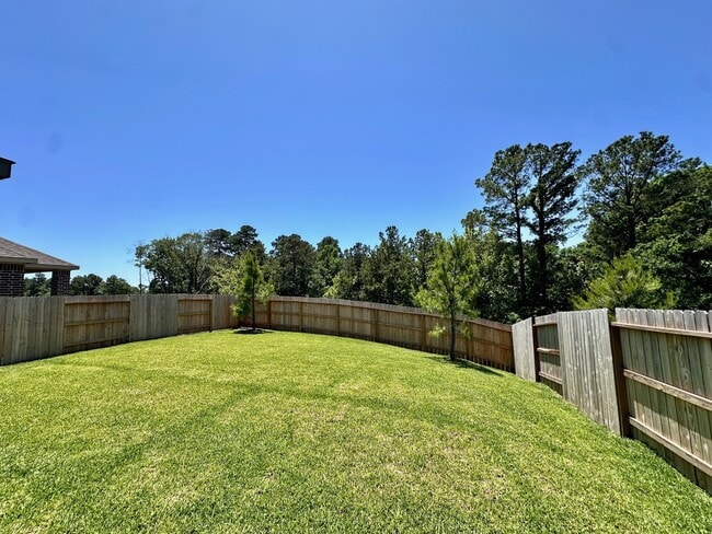 Building Photo - 6151 White Spruce Dr
