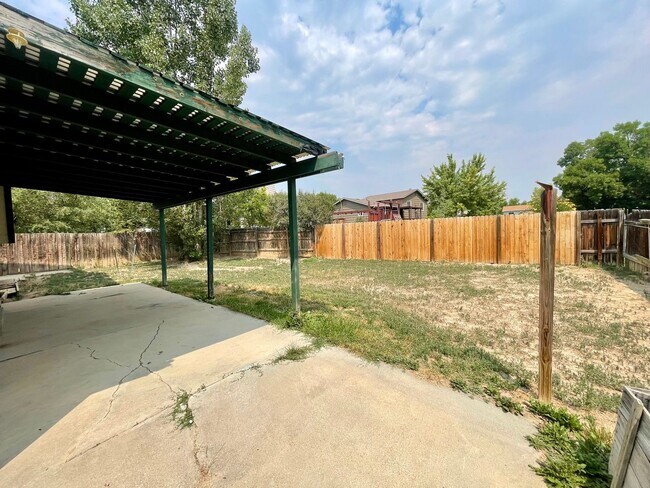 Building Photo - 4 Bed, 2 Bath Loveland, CO Home- Fenced Backyard, A/C, & 2 Car Garage!