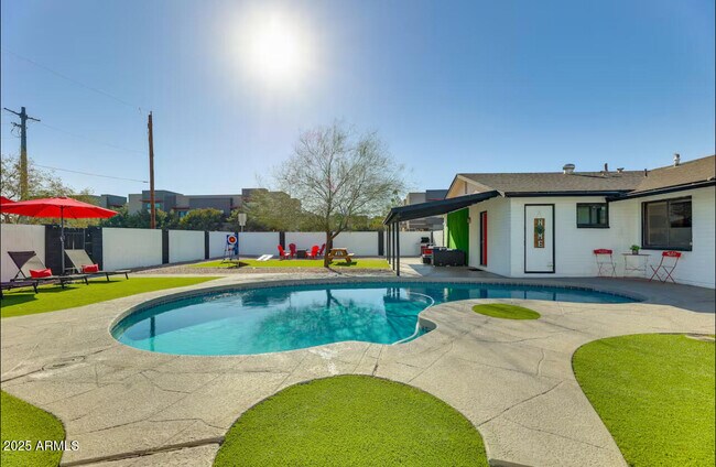 Primary Photo - 1027 S Siesta Ln