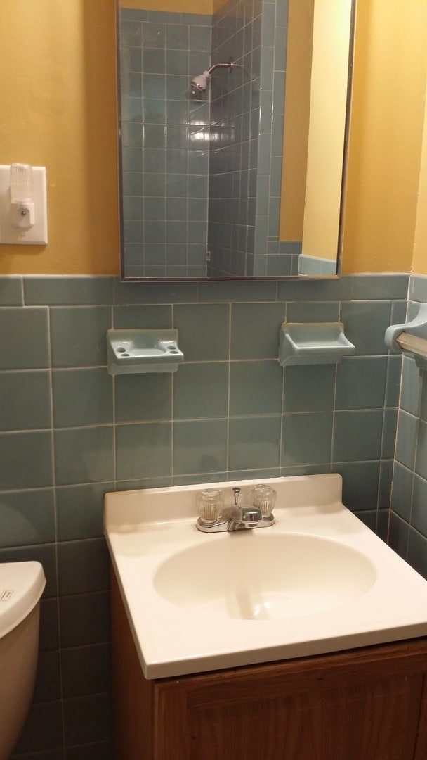 Building Photo - Come make this home yours