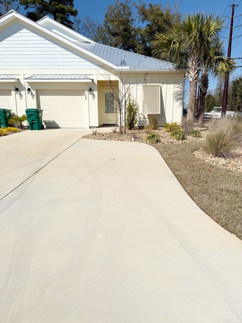 Building Photo - 128 Hallandale Ln