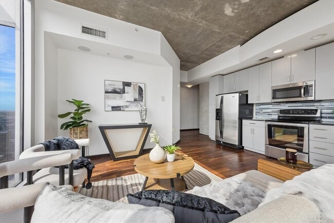 Building Photo - 360 Nueces St