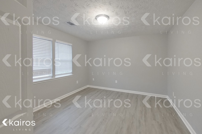 Building Photo - 400 Beaver Pointe Dr