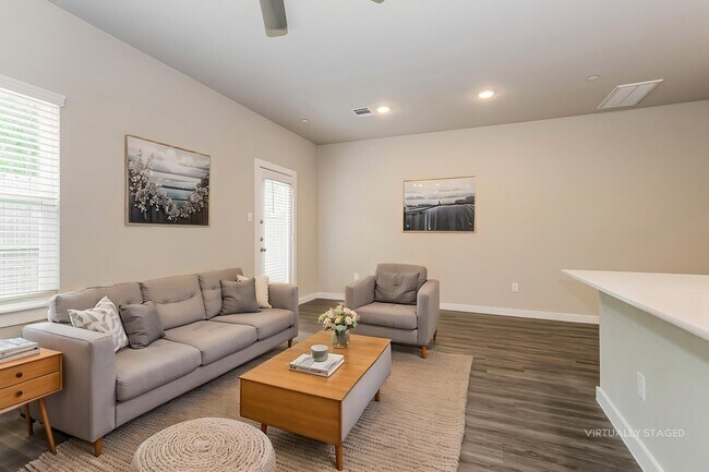Building Photo - 305 N Centro Cir