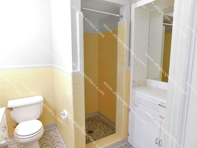 Building Photo - 3520 Royal Crest Dr