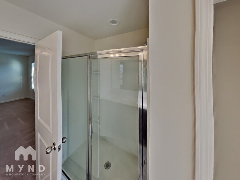 Building Photo - 2015 Creeks Landing Dr