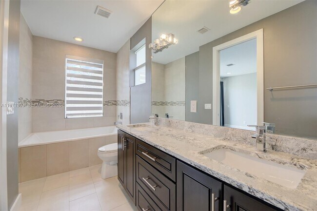 Building Photo - 619 SW 17th St