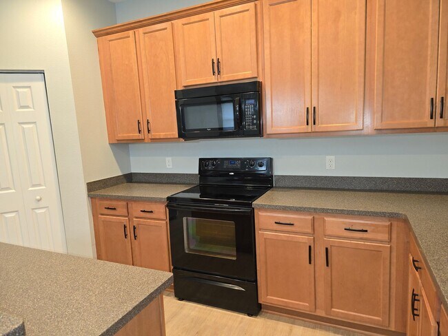 Building Photo - Beautiful 3 Bedroom 2 Bathroom Home, with Scenic Backyard View. Ormond Beach in Hunter's Ridge Co...