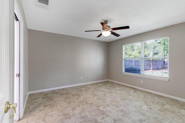 Building Photo - "Spacious 3-Bedroom Home with 2 Full Baths in the Heart of Palm Coast!"
