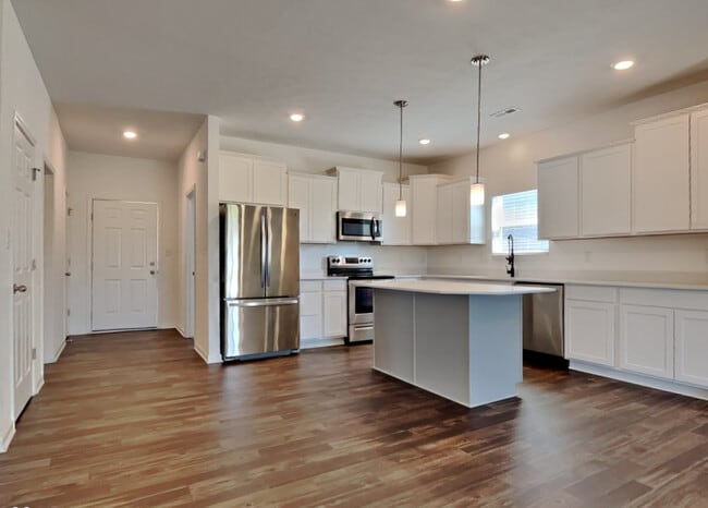 Building Photo - 2018 Maplewood Ln