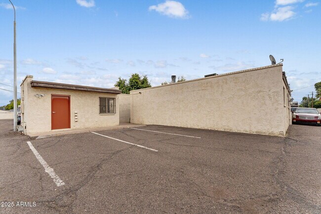 Building Photo - 3626 N 37th St