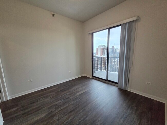 Building Photo - 1464 S Michigan Ave