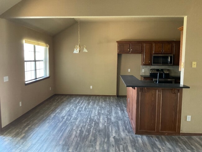 Building Photo - 1709 La Cruz Ave