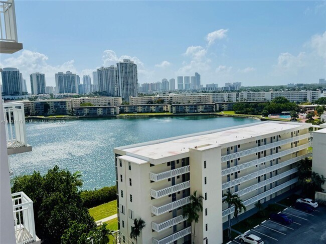 Building Photo - 18031 Biscayne Blvd
