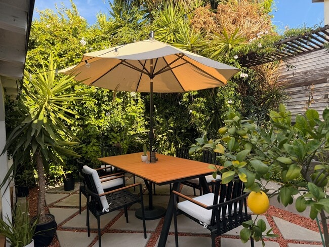 Building Photo - 957 N Avenue 49