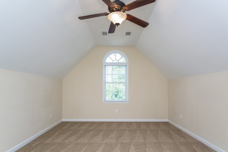 Building Photo - 39 Crestview Dr