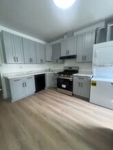 Building Photo - 339 Grove St