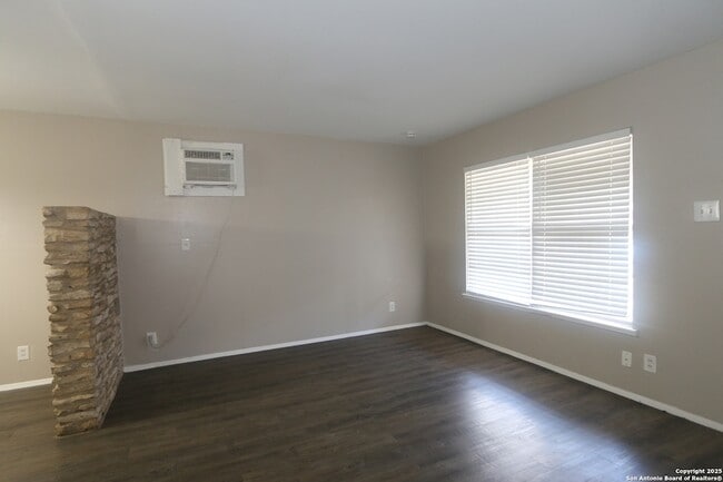 Building Photo - 6010 Shoreview Pl
