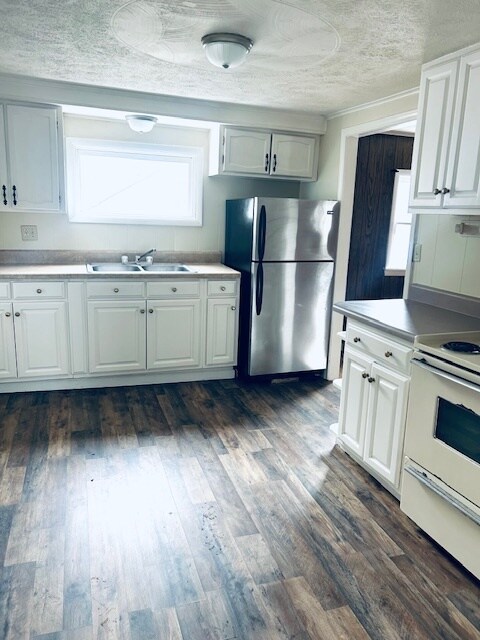 Building Photo - 209 Maple St