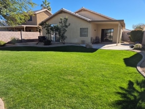 Building Photo - 1870 E Drake Dr